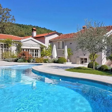 Beautiful Zita With Pool In Pican *