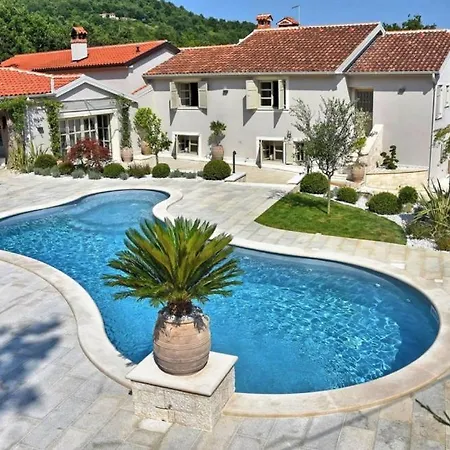Villa Beautiful Zita With Pool In Pican