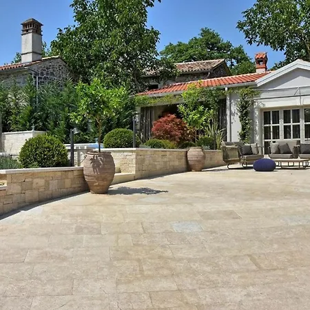 Beautiful Zita With Pool In Pican Kršan