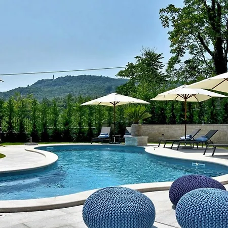 Beautiful Zita With Pool In Pican *