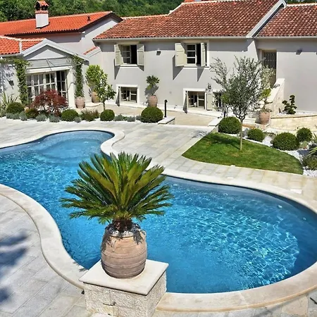 Вилла Beautiful Zita With Pool In Pican